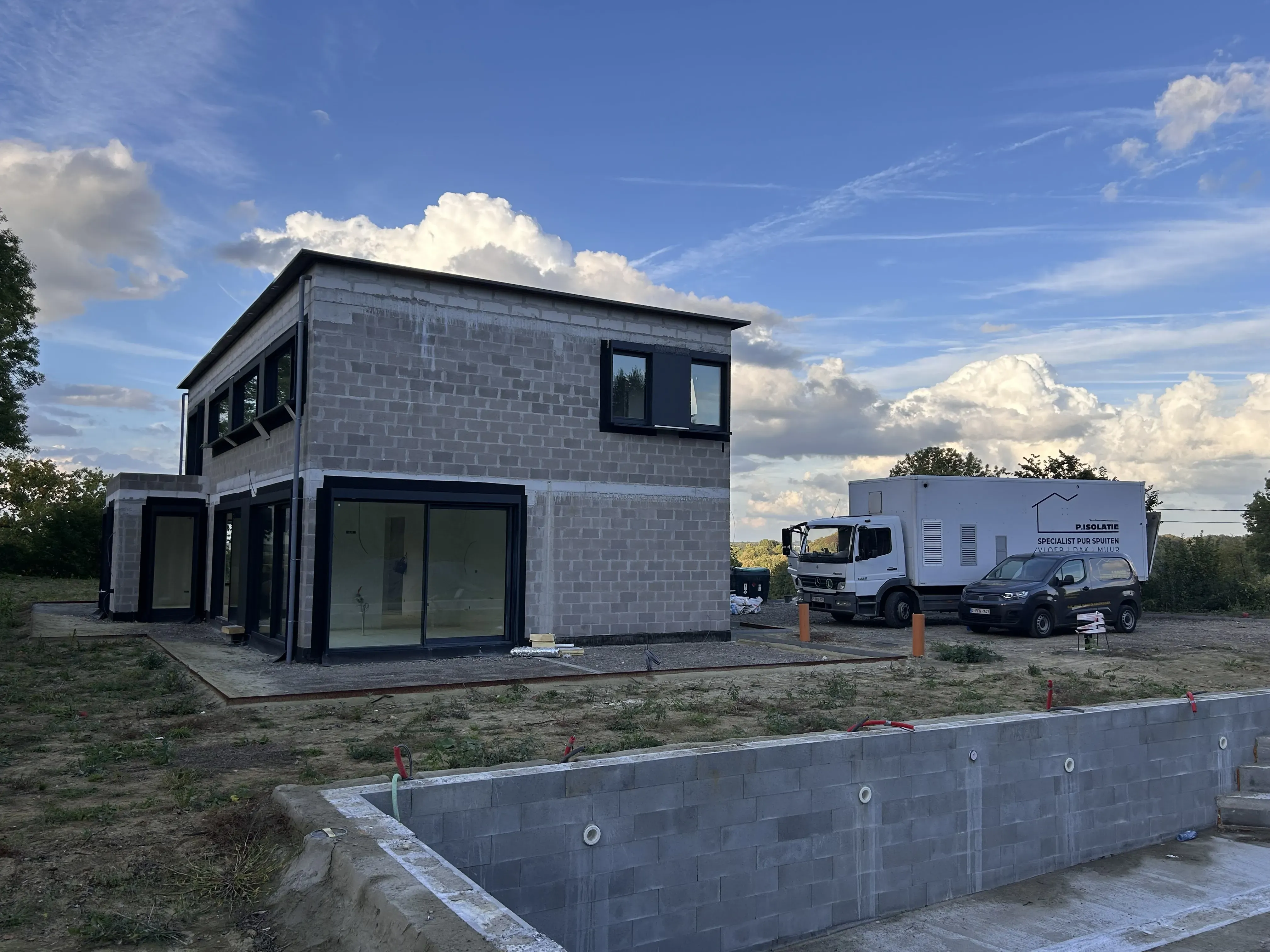 Woning in Braine-l’Alleud met de vrachtwagen van P.isolatie